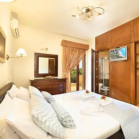 Tatil Evi Fuer 14 Personen In Rethymnon, Kreta Nordkueste Kretas Adelianos Kampos